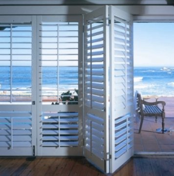 Plantation Shutters vs Roller Shades: Which are Best for Sunshine Coast Homes?